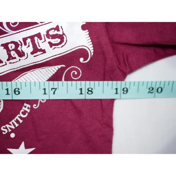 Harry Potter Wizarding World Quidditch at Hogwarts T-shirt Medium Golden Snitch - Picture 8 of 11